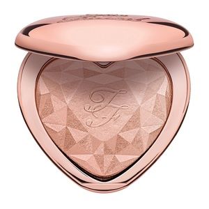 TOO FACED
Love Light Prismatic Highlighter